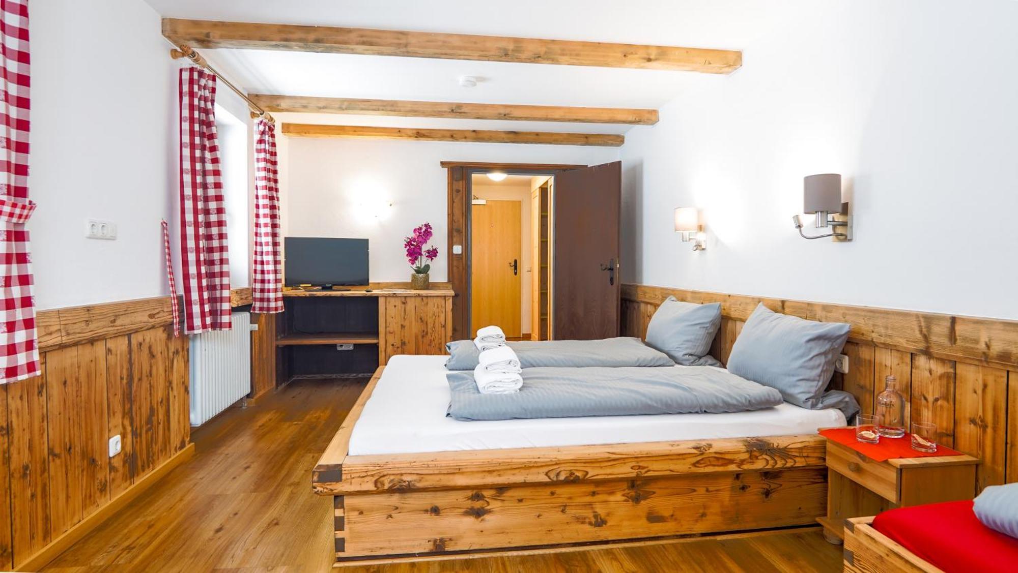 Landgasthof Zum Papyrer - Erholung Im Urlaubsgebiet Lenggries Ruang foto