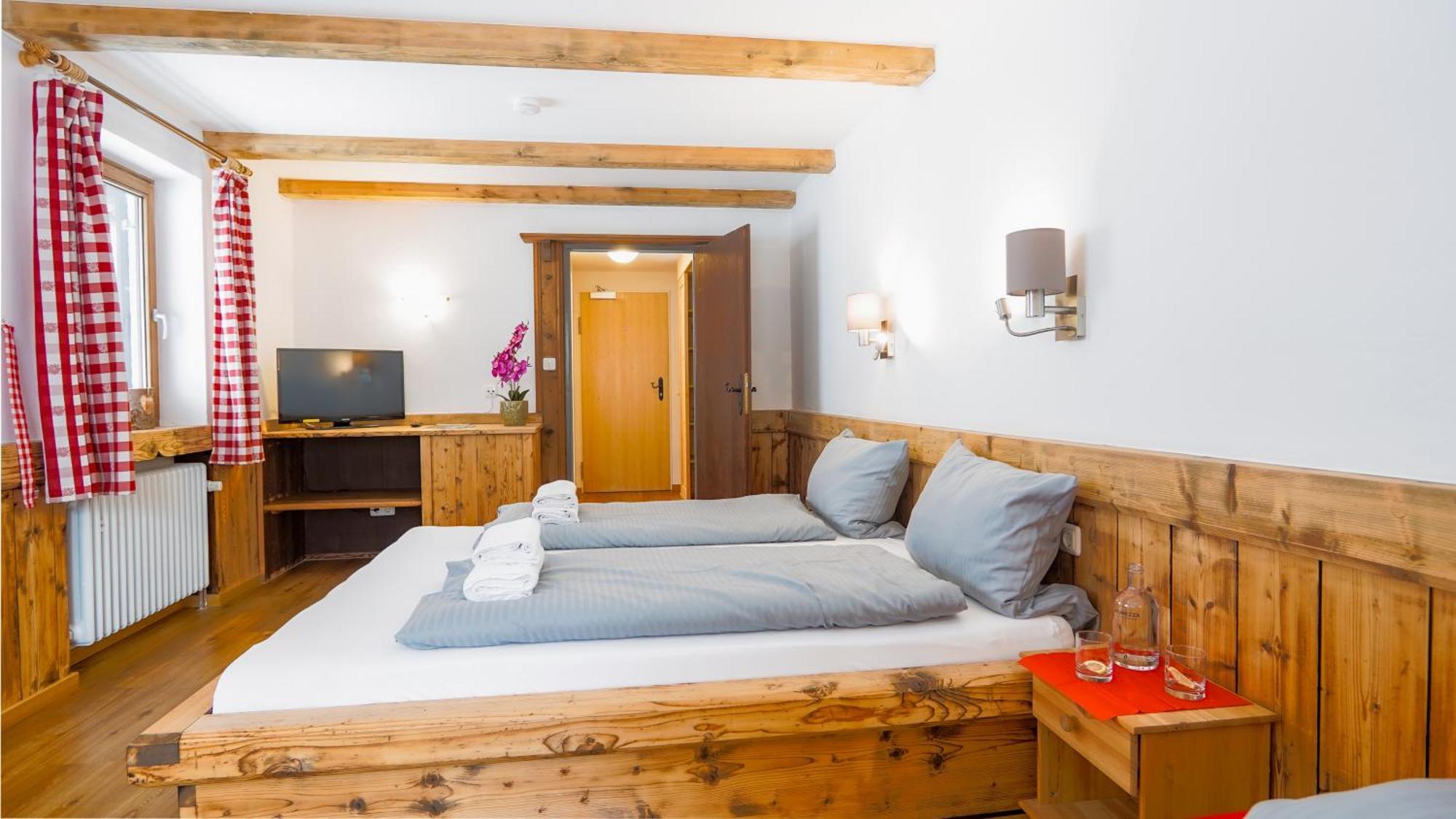 Landgasthof Zum Papyrer - Erholung Im Urlaubsgebiet Lenggries Ruang foto